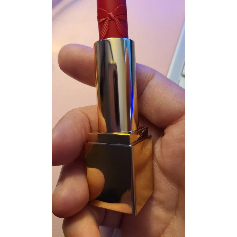 ESTEE LAUDER Red Ribbon Lipstick Full Size NEW Holiday 2025‎ Vibrant Red .12 OZ